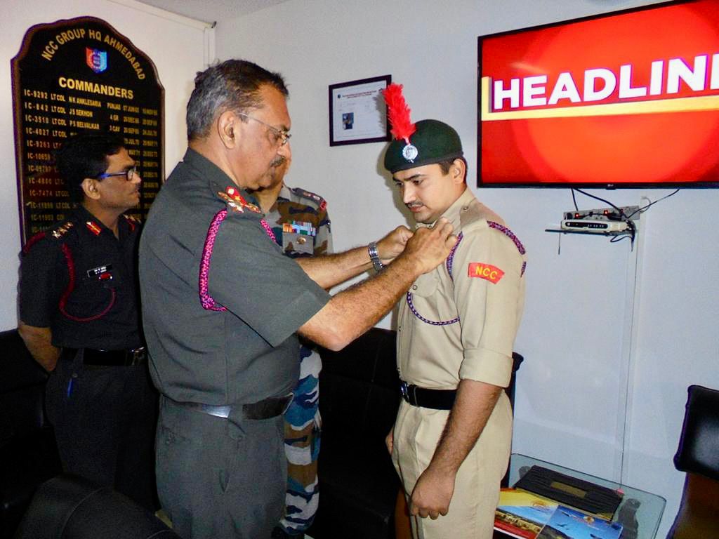 NCC_Dte_Gujarat's tweet photo. #NCCGUJARAT
Cdt Gurjar Dhirajsingh,1 Guj Arty Bty NCC, M B Patel College was felicitated with DG NCC Commendation Card by Brig Nirav Raijada, Gp Cdr A'bad Gp on winning OpenTaekwando Championship at National &amp; International level
@DefencePRO_Guj
@HQ_DG_NCC
@CMOGuj
@GovernorofGuj https://t.co/43nEYlVcze