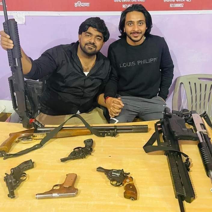 Abul_FJL's tweet photo. अगर ये दोनों मुस्लिम होते, अब तक पुलिसया कार्यवाही मिशाल बन गयी होती 🤧 https://t.co/Q9IsRgY3Dv