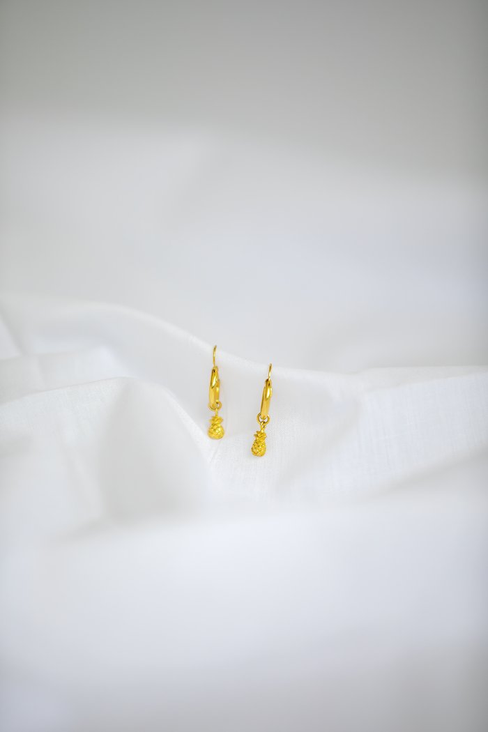 TROPICAL VIBES 🍍
Gold plated Pineapple earrings 

#aestheticjewelry #handcraftedjewelry #jewelry #aestheticaccount #aestheticfashion #jewelrygram #earringoftheday #bali #madeinbali #baligirl