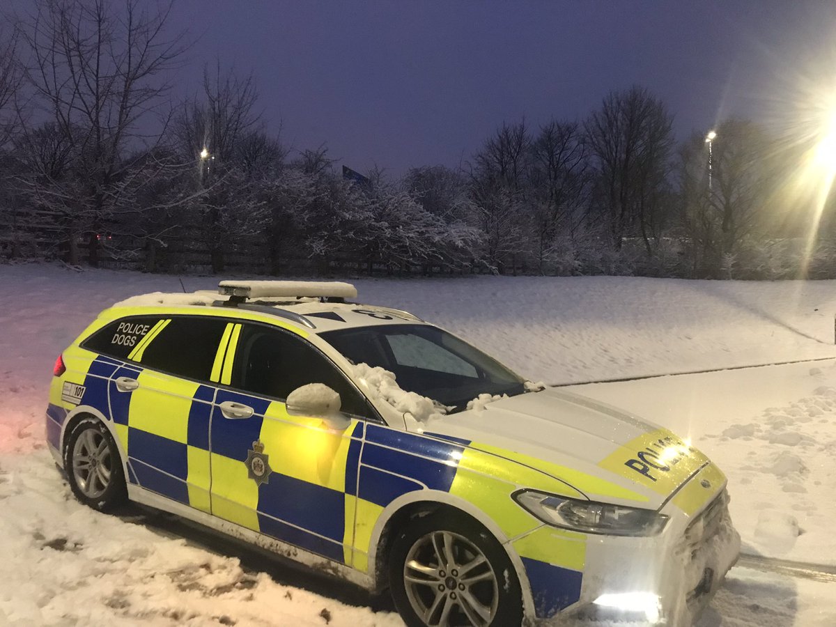 WYPDogs's tweet image. A rather snowy night didn’t deter the thieves …however .. the cold 🥶 must have numbed their brains!..tonight’s dumbest criminal award goes to 2 of Leeds finest who abandon a stolen car and run off .. only for officers to follow their footsteps in the snow to their house 🤣🤣👌