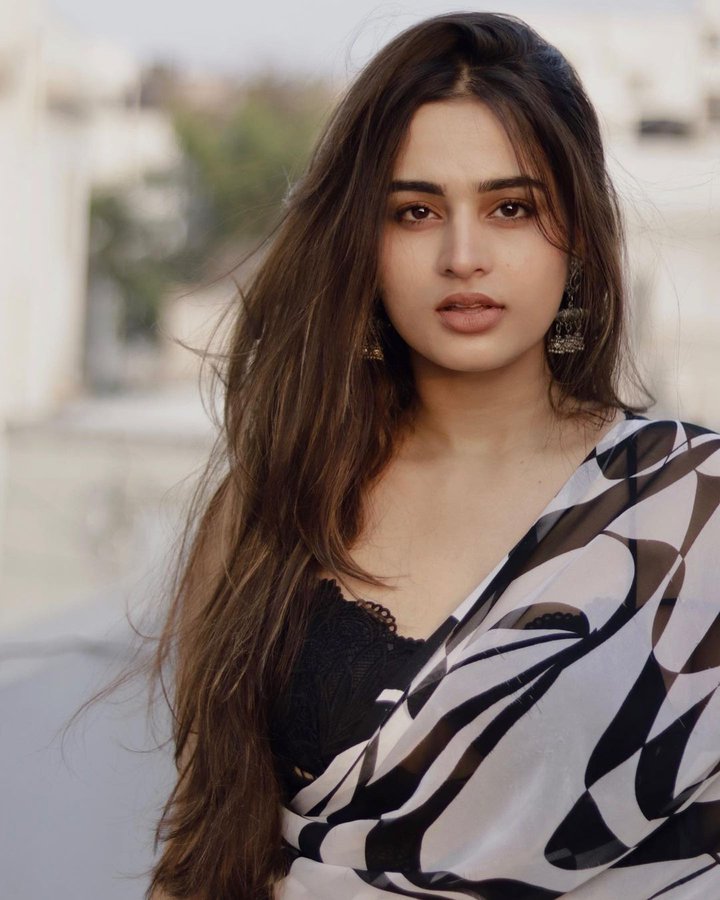 Fq191_ZaEAAABcA?format=jpg&name=900x900