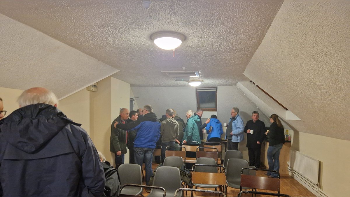 OffalyGoodWater's tweet photo. Despite hardy conditions, good turn out @ the kick-off community engagement meeting in order improve water quality & biodiversity along the #SilverRiver corridor, Kilcormac. Lots of great ideas put on the table. The feasibility study has commenced ! #LAWPRO #Greenoffaly https://t.co/rumZEo8nHW