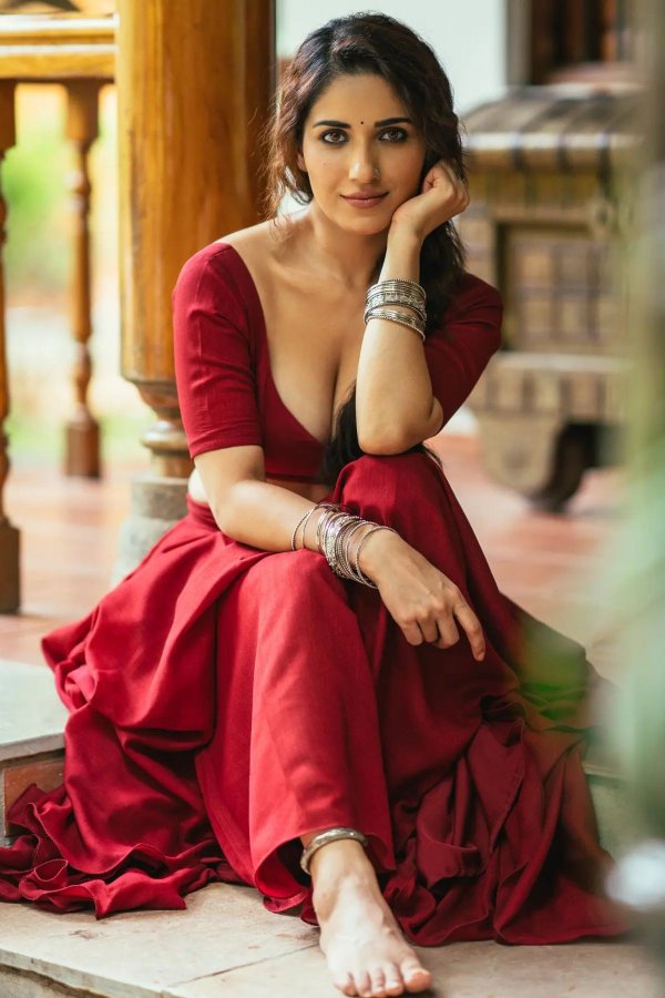 Fq19QxhXsAEdJkU?format=jpg&name=900x900