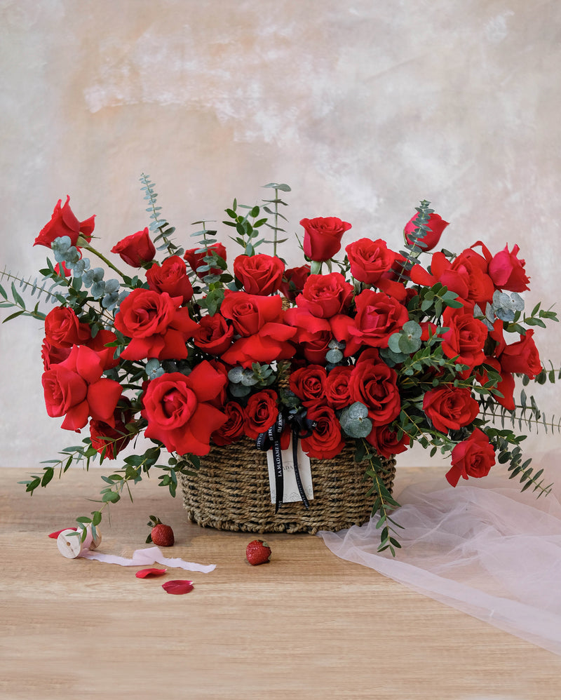 <a href="/kimsung_oh/">kim sung-oh</a> Inside the Package:
⤷ Red Roses Basket  (1)