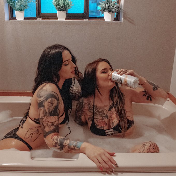 Two hot tattooed milfs in a bathtub&hellip; what more could you want? https://t.co/rj8HbOXGi5