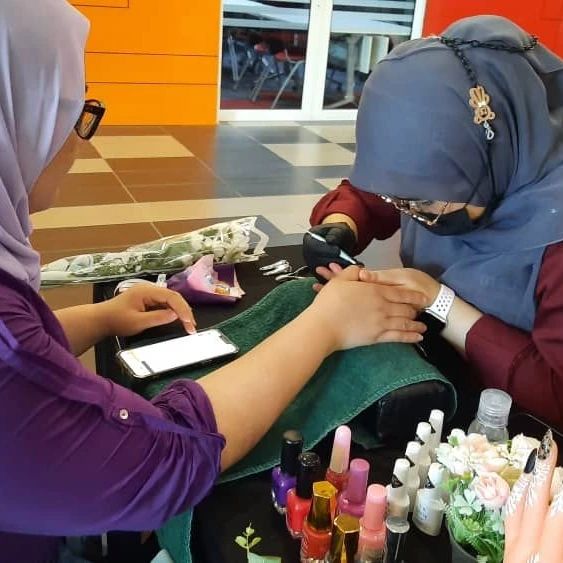 In conjunction of International Women's Day, students of Diploma in Beauty Management offer manicure services for the ladies at MSU Learning Centre, Kuala Lumpur. 

Happy International Women’s Day! 

#Msumalaysia
#msumalaysiashca
Reposted from @MSUmalaysiaSHCA