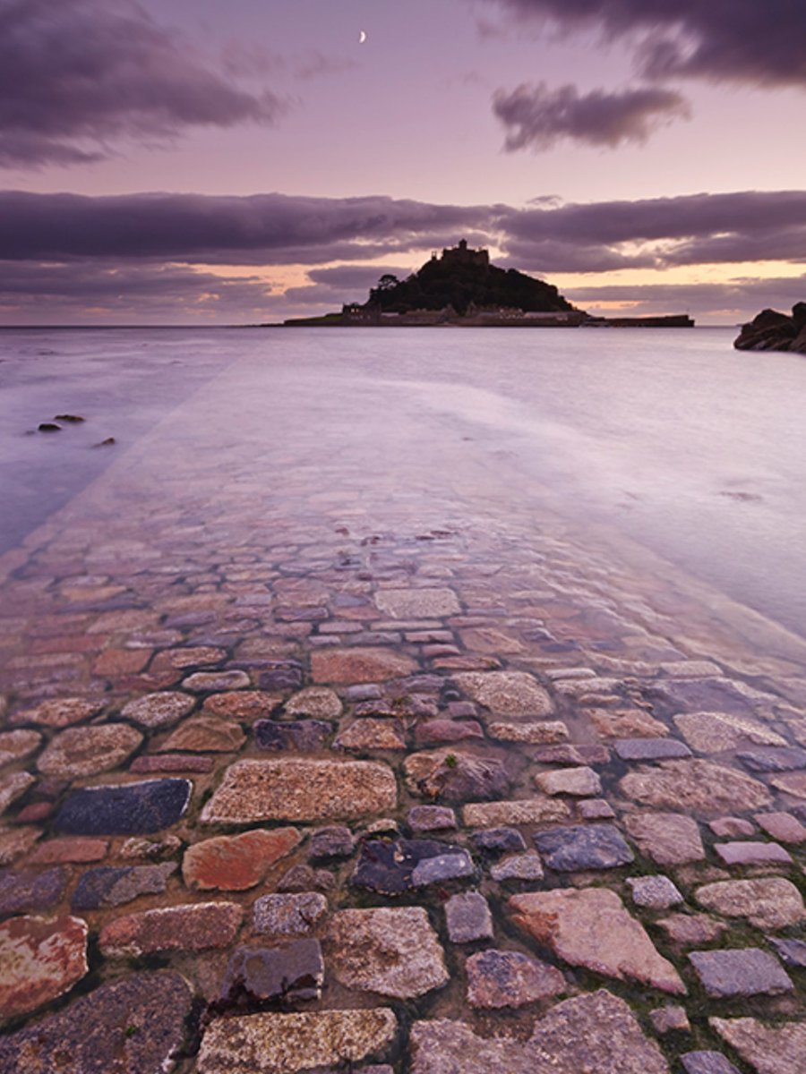 Architectolder's tweet image. Saint Michael’s Mount, Cornwall 🇬🇧. Cobblestones lead to wonderful places. Sleep well my friends