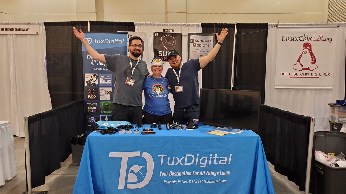 jill_linuxgirl's tweet image. Woohoo! 🎉😂🐧🐧🐧
Me, @MichaelTunnell and @dasgeekchannel, the #DestinationLinux crew is having a great time at #scale20x @socallinuxexpo!
Come visit us at our booth #232 tomorrow, March 10-12!
Use promo code "TUX" for 50% off your SCaLE pass!! 🥳
🐧🐧🐧
