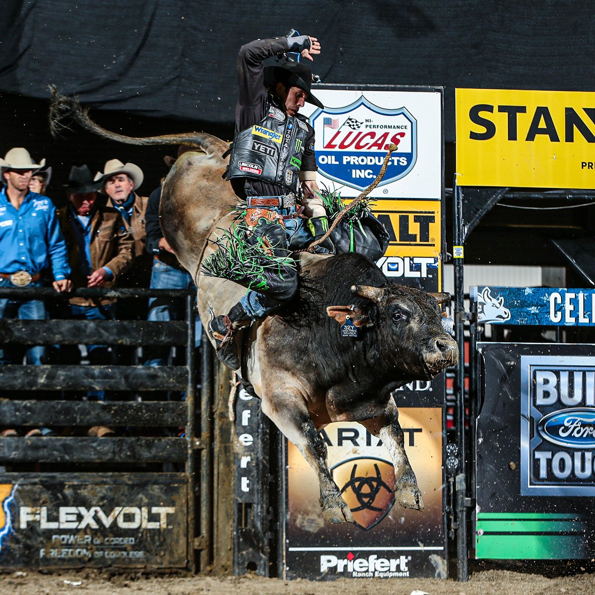 PBR's tweet photo. When it comes to the PBR record books and the debate about the greatest bull riders in PBR history, the name J.B. Mauney is bound to come up.

The Dragon Slayer is known for conquering the rankest of the rank. ⬇️
https://t.co/NVzQBmQGtz https://t.co/sSXJHSBnLI
