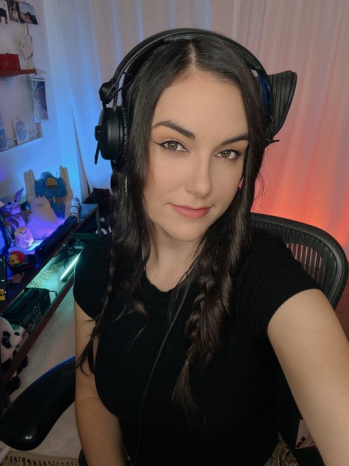 Bday Subathon (also celebrating 4 years streaming) live now 👇 https://t.co/ytrnXyqJF8<a href="/tag/starwarsday"class="tags"><span>#starwarsday</span></a>