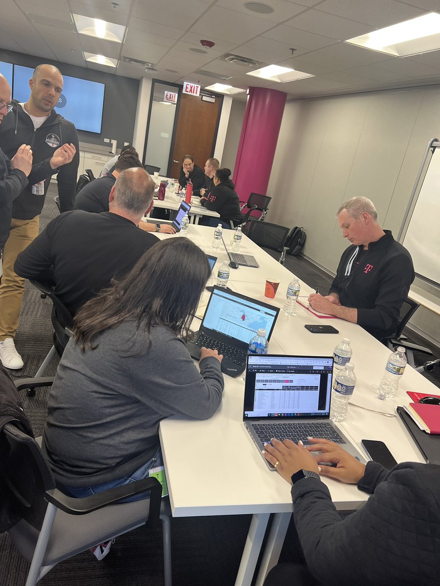 It’s alive! The Central Region is the Total Experience! Collaboration and aligning on shared goals to continue unlocking our network, value and experience! @JonFreier @csandoval111 @domjrcoleman @EdwigeRobinson @leslie_vickie @tomjyang #itsourtime