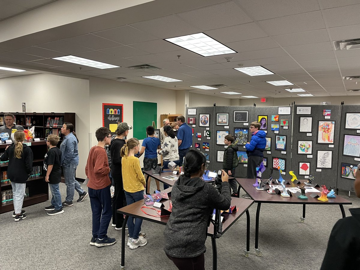 The_MrsRainey's tweet photo. MULTICULTURAL NIGHT!!
2οΈβ£0οΈβ£2οΈβ£3οΈβ£ ππΌππ¨
.
#OneCampusManyCultures #VandyVision #FISDFineArtsLeads #ArtMatters https://t.co/6LY0k3vnYS