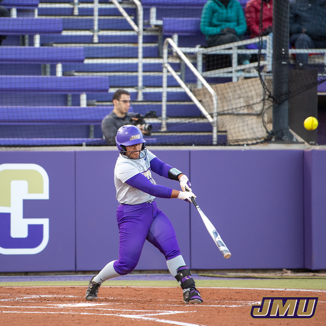 Brought the energy last night! 🔋

Check out photos from last nights win over St. Joe's!

📸: bit.ly/3mB2skt

#GoDukes