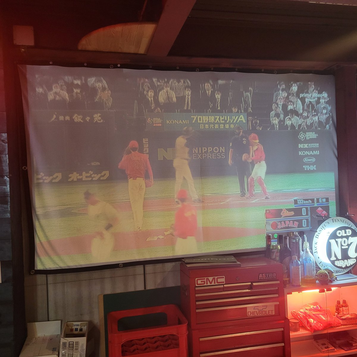 Dears1203's tweet photo. 本日も観れます！
当店の100インチプロジェクターで
ご覧いただけますよ！
モニター前のテーブル席は
４名様用が残り１卓となりました。
ぜひご予約くださいませ。

#WBC 
#パブリックビューイング 
#アメリカンダイナー 
#摂津本山 
#スポーツ観戦 https://t.co/3GYieaQrFa