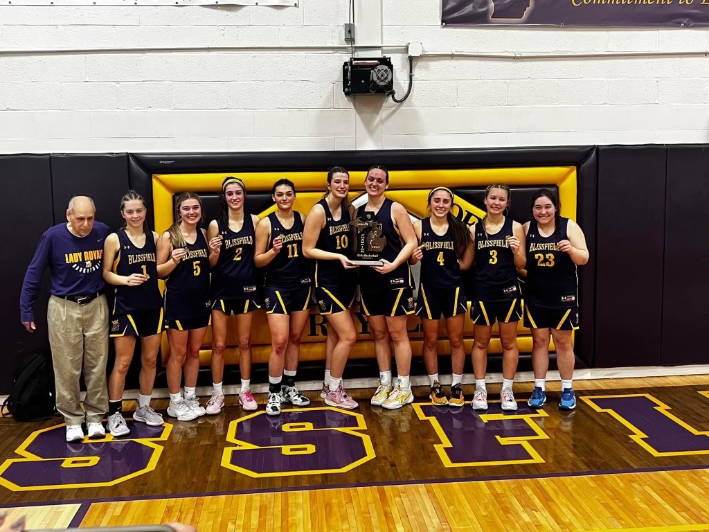 averycollins_4's tweet image. 3 accomplished✅… but not done yet! #stilldancing #roadtostates #lovethisteam 
@LadyRoyalsGBB @MichHSBball