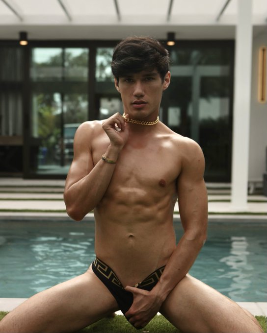 Lil versace prince 🤴  https://t.co/9NZABEtWwn https://t.co/gbJTIxj9R4 https://t.co/k22rXNTs3V