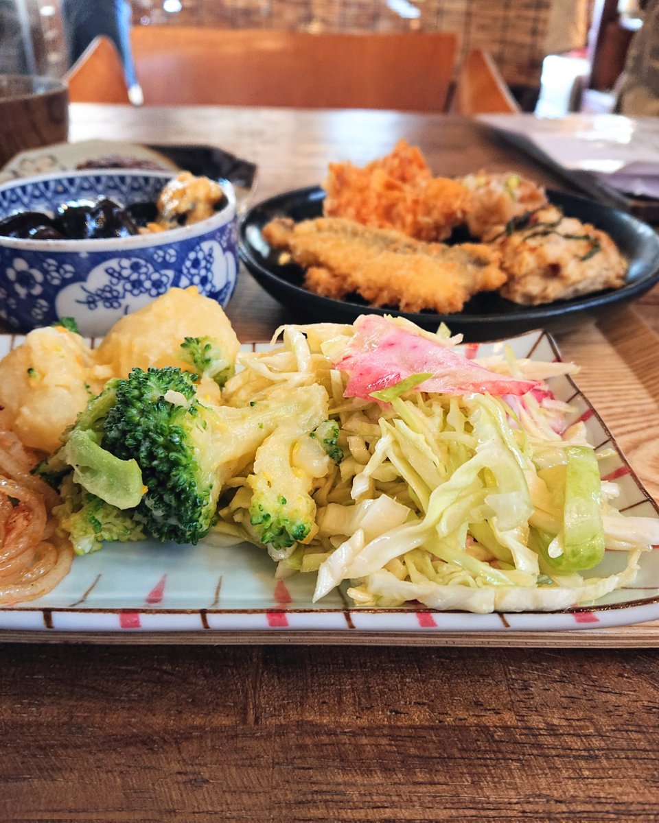 kazuee0418's tweet photo. お昼は自分で取るスタイルの ICOU さんへ‼️ これは取り過ぎてしまうよねヤツですよね(笑)🤣
#ICOU #自分で取る #取り過ぎてしまう #あれもこれも食べたい #お腹いっぱい #ランチ部 #七尾カフェ https://t.co/HsTJ9OegpD