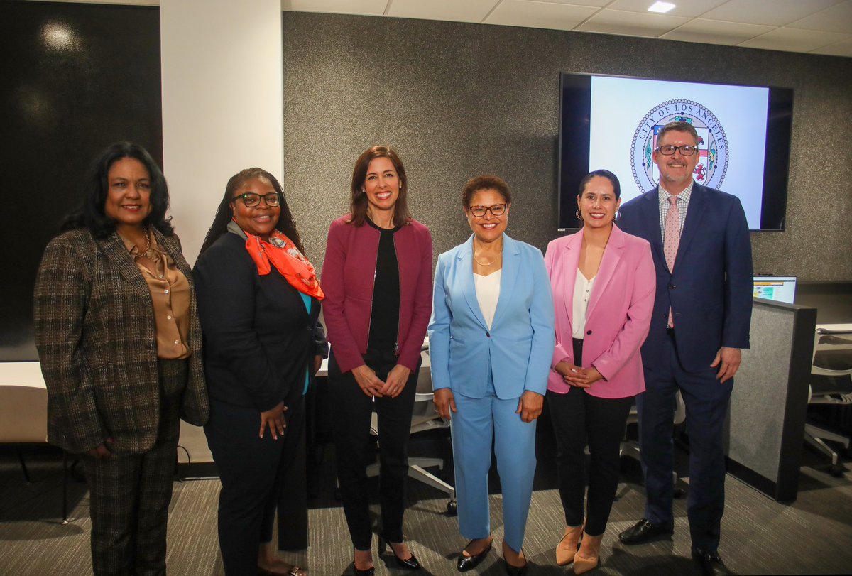 MayorOfLA's tweet photo. Los Angeles is closing the digital divide by connecting Angelenos with access to internet service in their homes.

The FCC’s Affordable Connectivity Program provides a $30 dollar monthly benefit for internet service. 

Find out more here: https://t.co/4Yd23VVVR9. https://t.co/XG85FzACC1