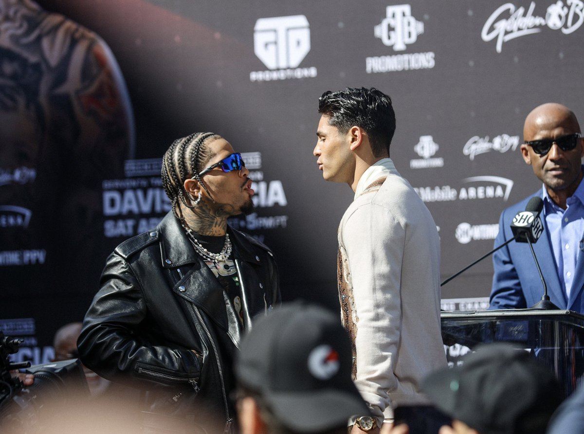 ThrillBoxing's tweet image. Some shots I got at the #DavisGarcia presser #sniperthrillbaby #thrillboxing 🔥