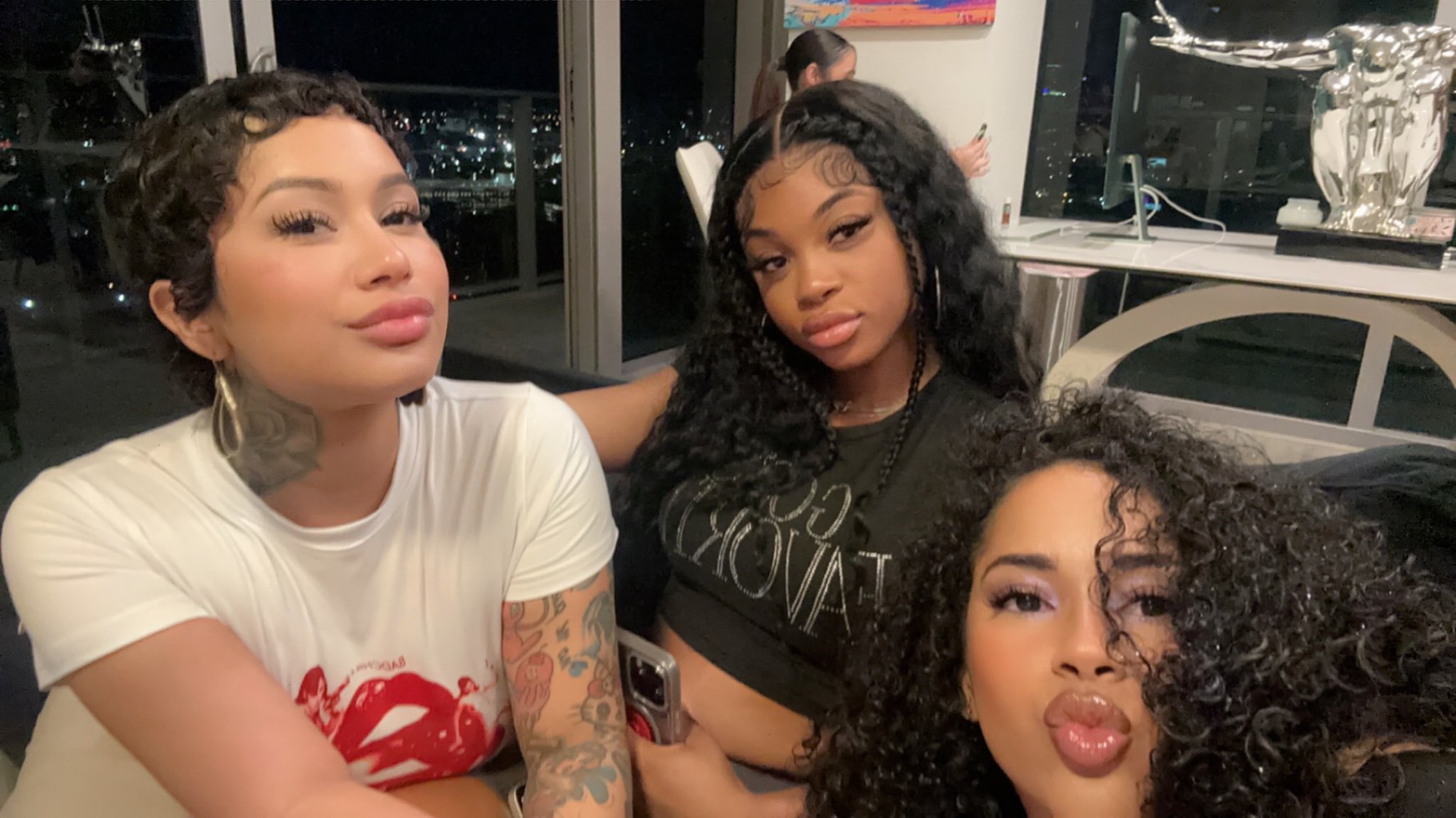 c dawg ☾ on X: bad bitches link up alertttt @MoonFormation @cierrawet  t.cop2MAI0pvul  X