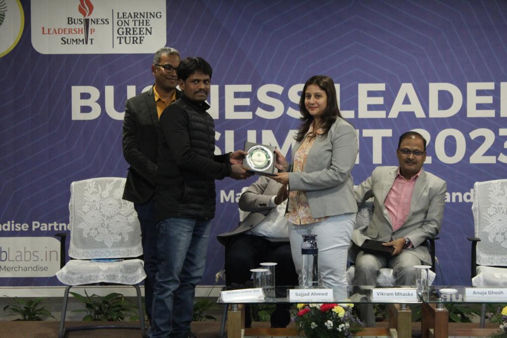 sbi_ventures's tweet photo. Anuja Ghosh, Head-HR, SBICAP Ventures Ltd., a @TheOfficialSBI Group company, was a part of the Human Resource Management Panel for the recently conducted #BusinessLeadershipSummit2023, deliberating on 'Enhancing Employee Experience'.
#LeadershipAddress https://t.co/rVJGwGIhrf