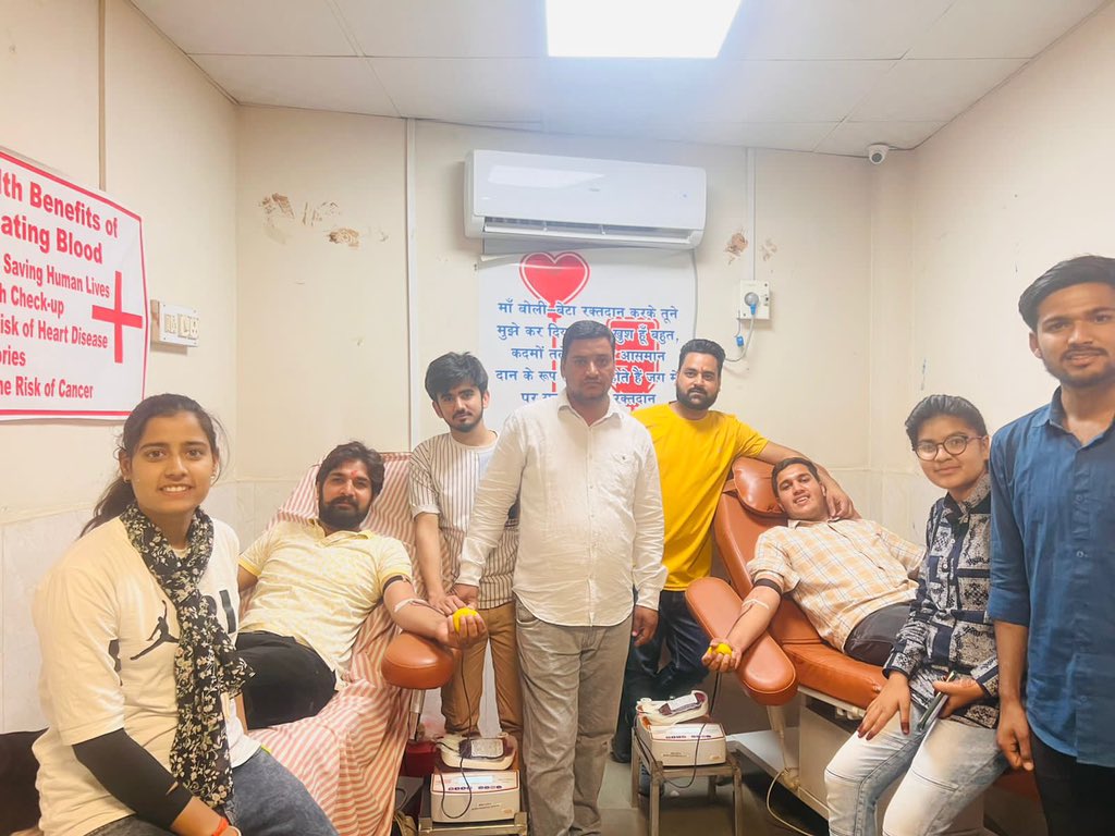 jhunjhunu_sfi's tweet photo. मौका दीजिये अपने खून को, किसी की रगों में बहने का !!
ये लाजवाब तरीका है, कई जिस्मों में ज़िंदा रहने का…!!
#रक्तदान_जीवनदान 
#रक्तदान_महादान 
#Blood #blooddonation2023
#SFI
#sfi_झुंझुनूं
#JoinSFI
#Be_a_complete_student https://t.co/nogOUXycRU