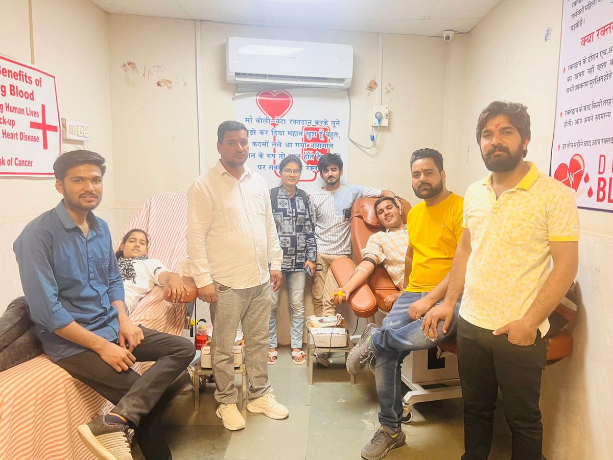IntjarSfi's tweet photo. मौका दीजिये अपने खून को, किसी की रगों में बहने का !!
ये लाजवाब तरीका है, कई जिस्मों में ज़िंदा रहने का…!!
#रक्तदान_जीवनदान 
#रक्तदान_महादान 
#Blood #blooddonation2023
#SFI
#sfi_झुंझुनूं
#JoinSFI
#Be_a_complete_student https://t.co/91QNPXirkF