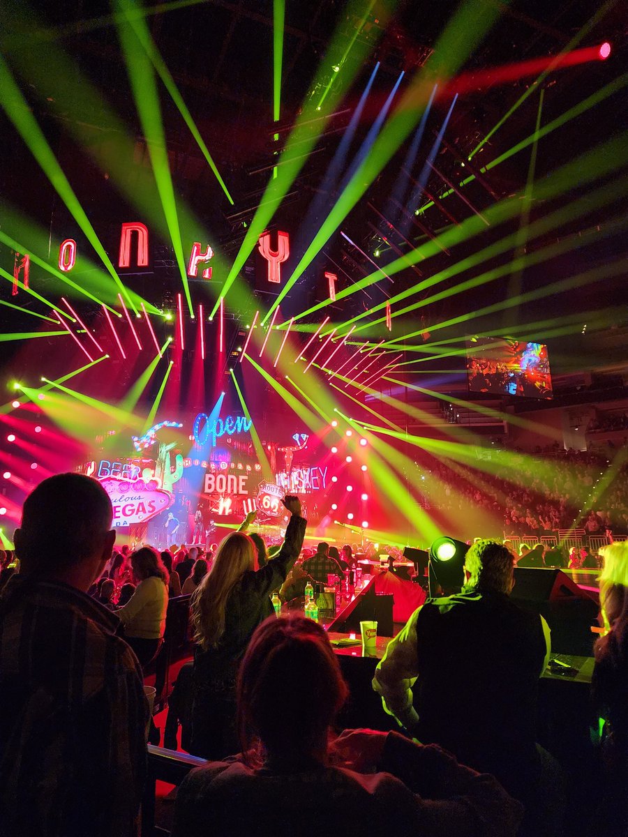 iamkatheryn_'s tweet image. Had so much fun tonight!!! 💙 bringing back old memories! #bslouisville