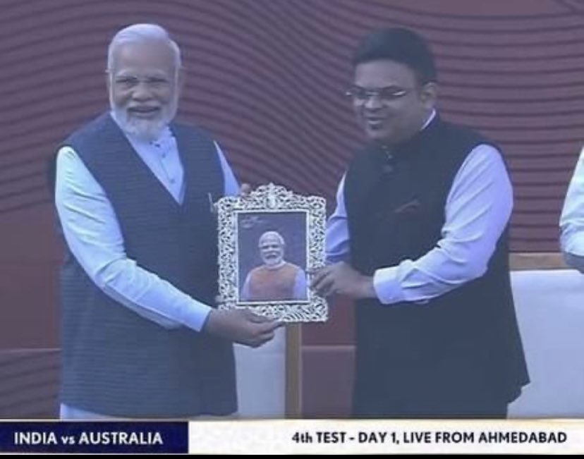 RekhaRajiv3's tweet image. 80,000 tickets for the first day of this test match, as Gujarati newspaper Divya Bhaskar has reported,were purchased by the BJP. The stadium seats about 1,30,000 people.Why people are not coming to see #PMModi any more…..#India lost interest in #Modij ….#RahulGandhi is good 👍