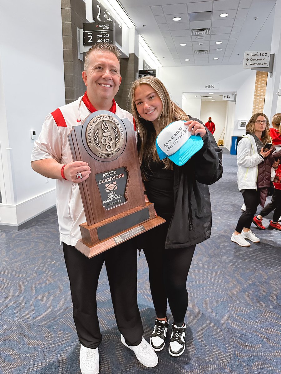 trinitysjohnson's tweet photo. the man himself! proud to be a coaches kid! #4ASTATECHAMPS #farmingtonforever #thisismydad #hatersgonnahate @CoachJ14 https://t.co/ZlIPYK0tMY