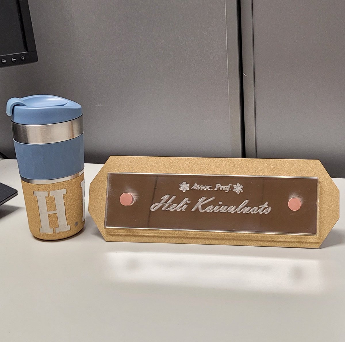 HeliKoivuluoto's tweet photo. My team gave me these great gifts. #thankyou I am so grateful. #myteam #ourgroup Together we are stronger. #futurework #coatinggroup #icingresearch #Together @TampereUni @ENS_TampereUni @Materials_TAU #thermalspray #coatings #surfaceengineering #humanpotentialunlimited https://t.co/WzJBDz2fSB