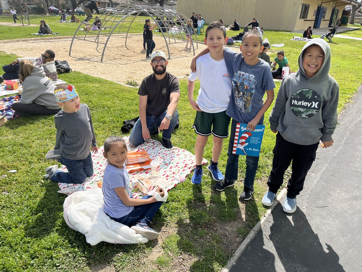 principaldulles's tweet photo. Dulles family picnic.🐬#nlmusd #dulleselementary #readacrossAmerica https://t.co/h38xuukDcA