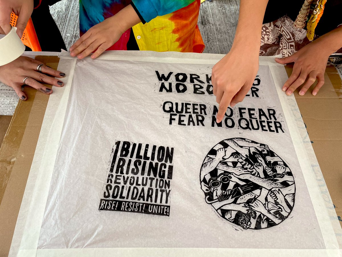 AsianMigrantsHK's tweet photo. 女性不能在這種情況下繼續保持沉默。

隨著重新開放集會，3月5日在遮打道舉行的國際婦女節慶祝活動表明，香港女性的反抗仍充滿生命力。

她們讓人們知道，在一個將女性置於低下地位的父權社會中，無論處境如何困難，她們仍有站起來擺脫暴力、打破父權枷鎖、追求平等的熱望。 https://t.co/RnKHgqWZIc