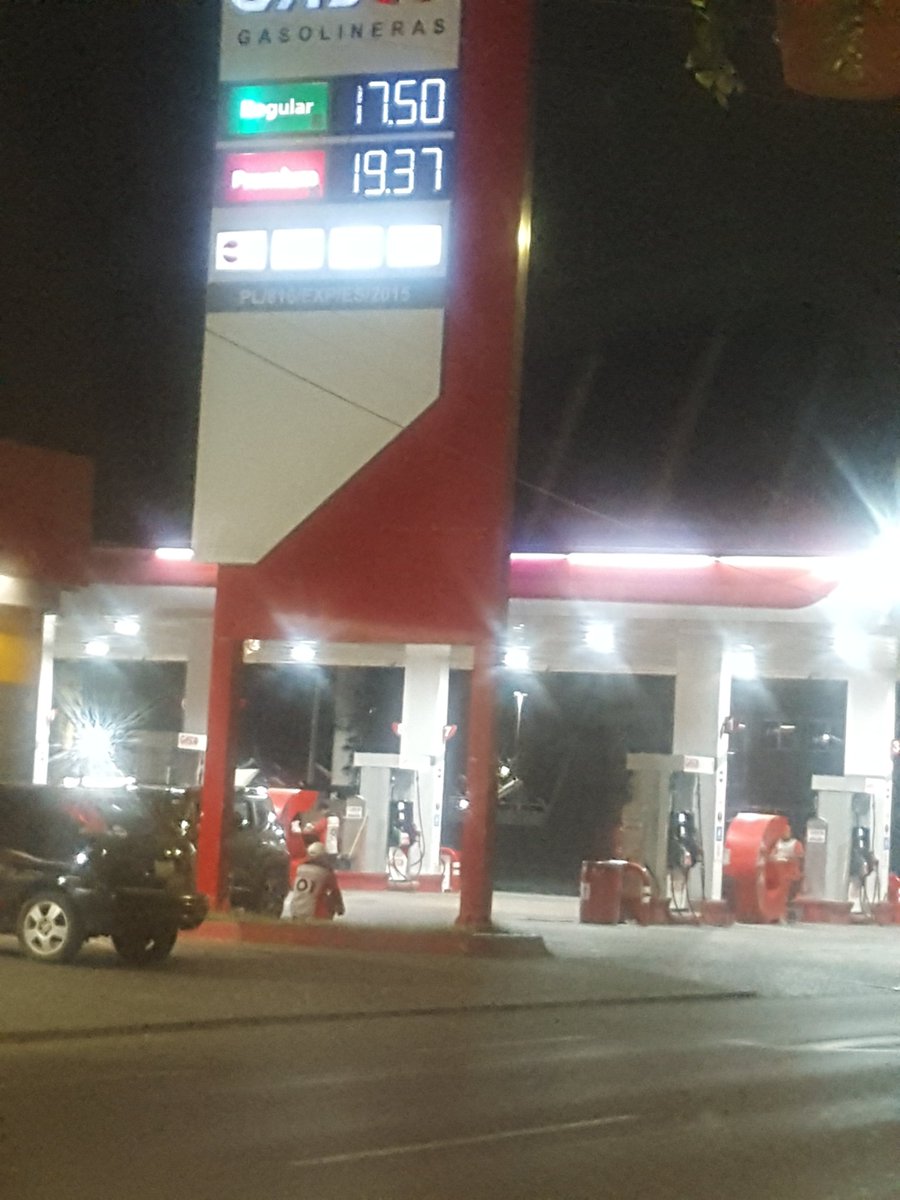 nmaspiedrasneg's tweet photo. Muy marcada diferencia esta noche en costo de la gasolina en estaciones de servicio en #PiedrasNegras @CANACO_PNegras @GobDeCoahuila @GobiernoMX @SecEconomia @Pemex https://t.co/49XGS5UYu6