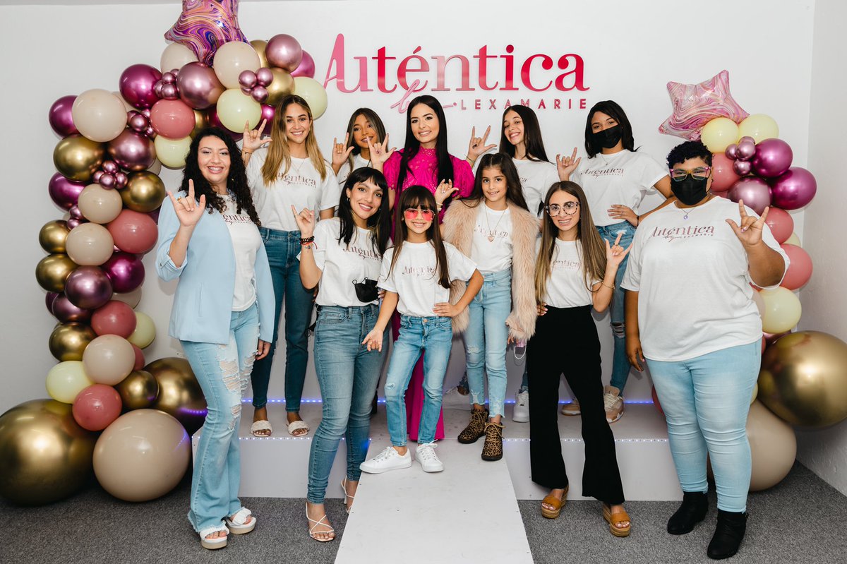 LexamarieMatos's tweet photo. Hace 1 año exactamente inaguramos la primera academia de modelaje, refinamiento,actuación,arte y comunicación, inclusiva para la comunidad sorda y la primera también en Toa Alta. https://t.co/2CVXxAPiAH