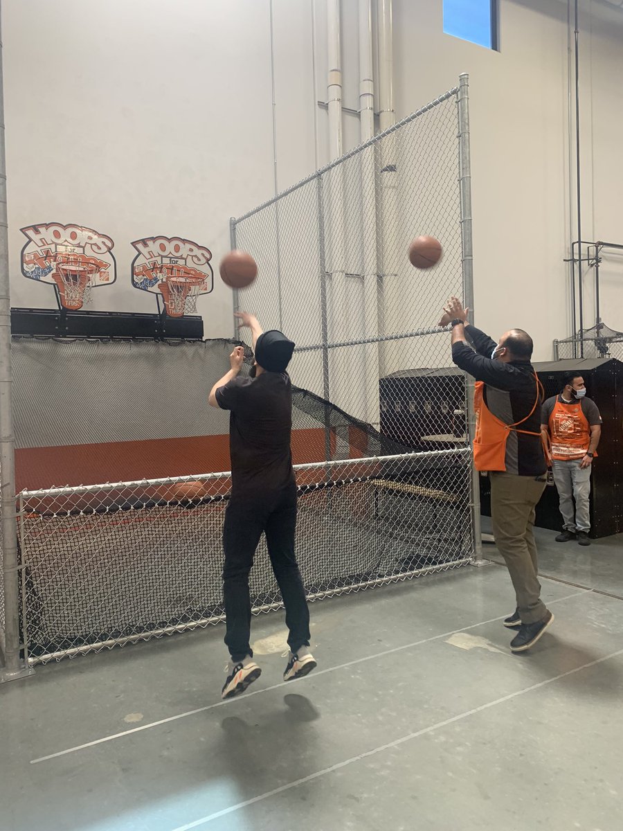 A little March Madness 🏀competition between our K1 leaders. HR even joined in on the action. Fun times 🧡 #Engagement #Leaders Essentials #I🧡HD #All In