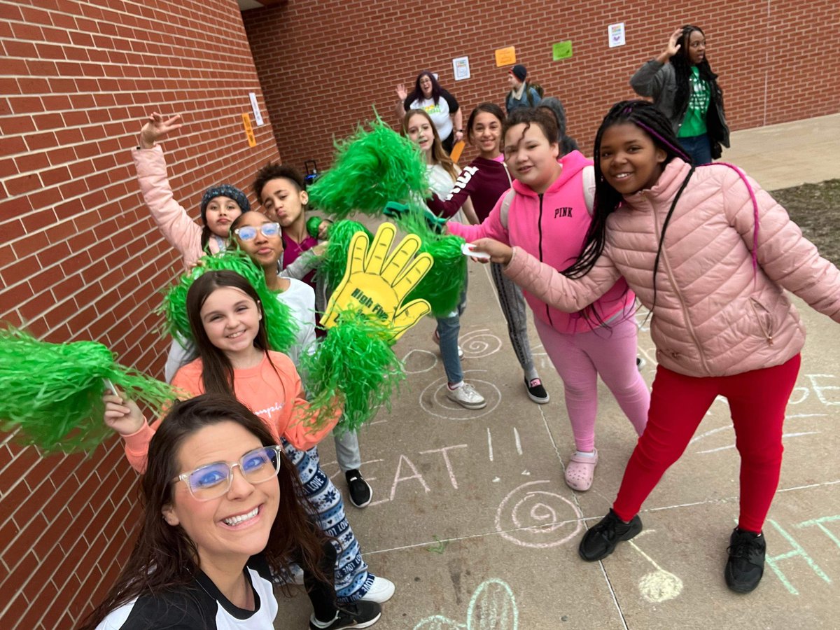 PrincipalHutton's tweet image. It was 309 day of Kindness today! We are proud of our school and community. #Iam309 #ZephyrPride