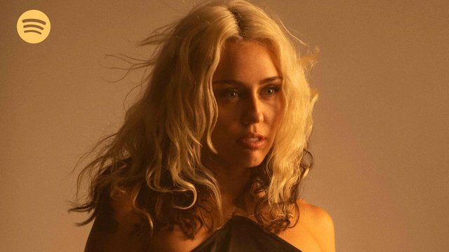 mileymania23's tweet photo. Spotify US Today’s Top Hits Playlist

#1. @MileyCyrus — River (new) https://t.co/rwTa88OZQL
