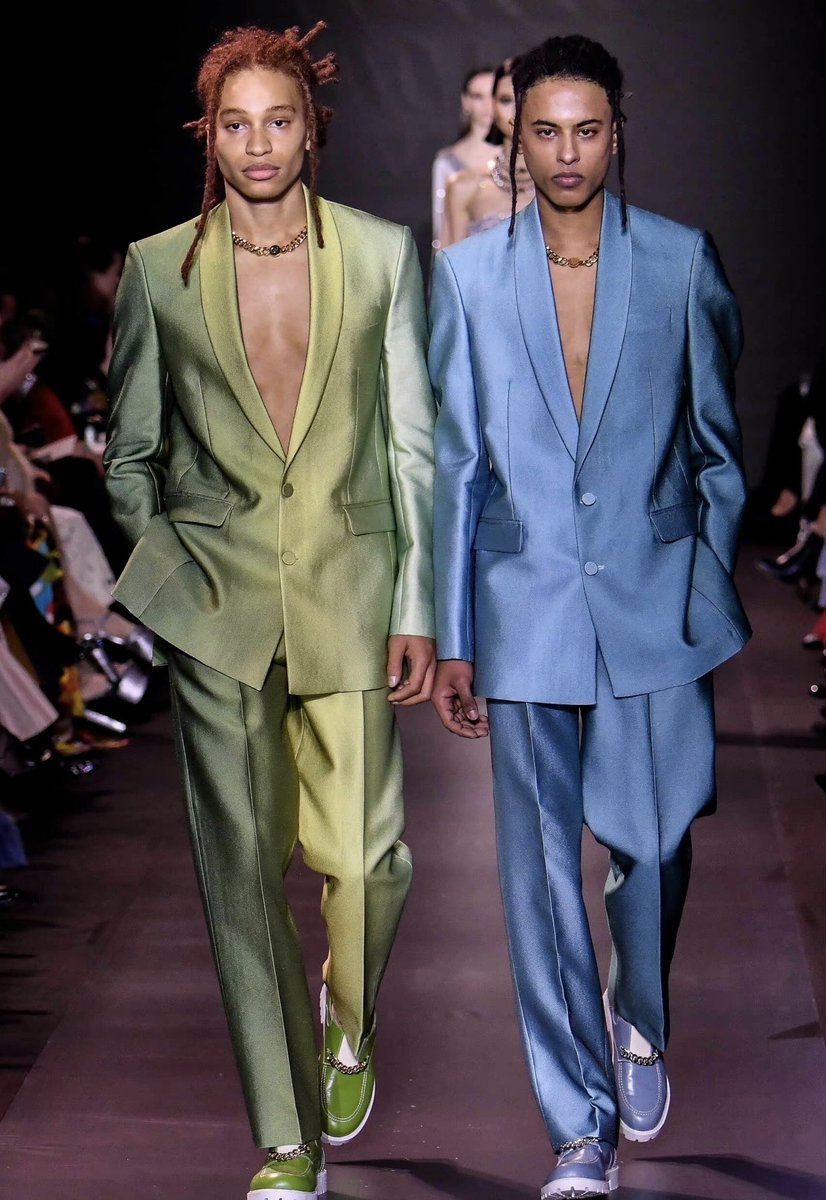[2/2]
Three seals and four high-end sets, brand new full first to wear, the era of Wang Hedi's opening season has come.
 3. Georges Hobeika-2023 spring and summer haute couture series.
 4. Georges Hobeika-Spring Haute Couture Collection.
•
#wanghedi1220dylan ♡ ... 
©失眠要素
