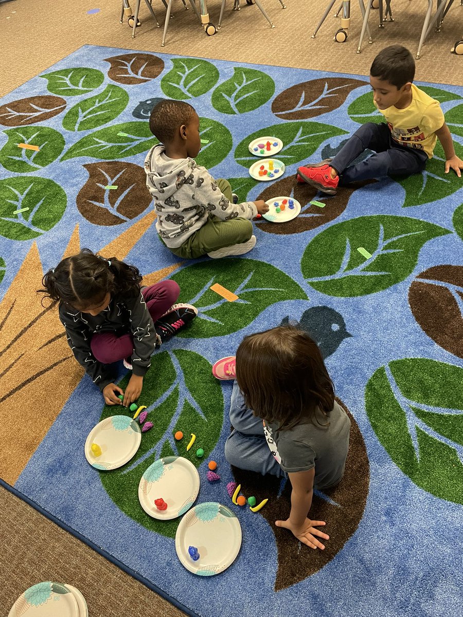 PrabhakarPreK's tweet photo. When pair and share is already fun, and it gets double when you try with different partners @hough_trista @pressNseale @CorreeCbond  #NewmanSpringTraining https://t.co/e6cWRwOR8K
