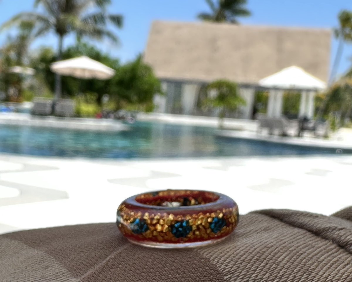 Kasabu rodhigandu  in a ring 
@niyaf  #gathaatales #resin #thread