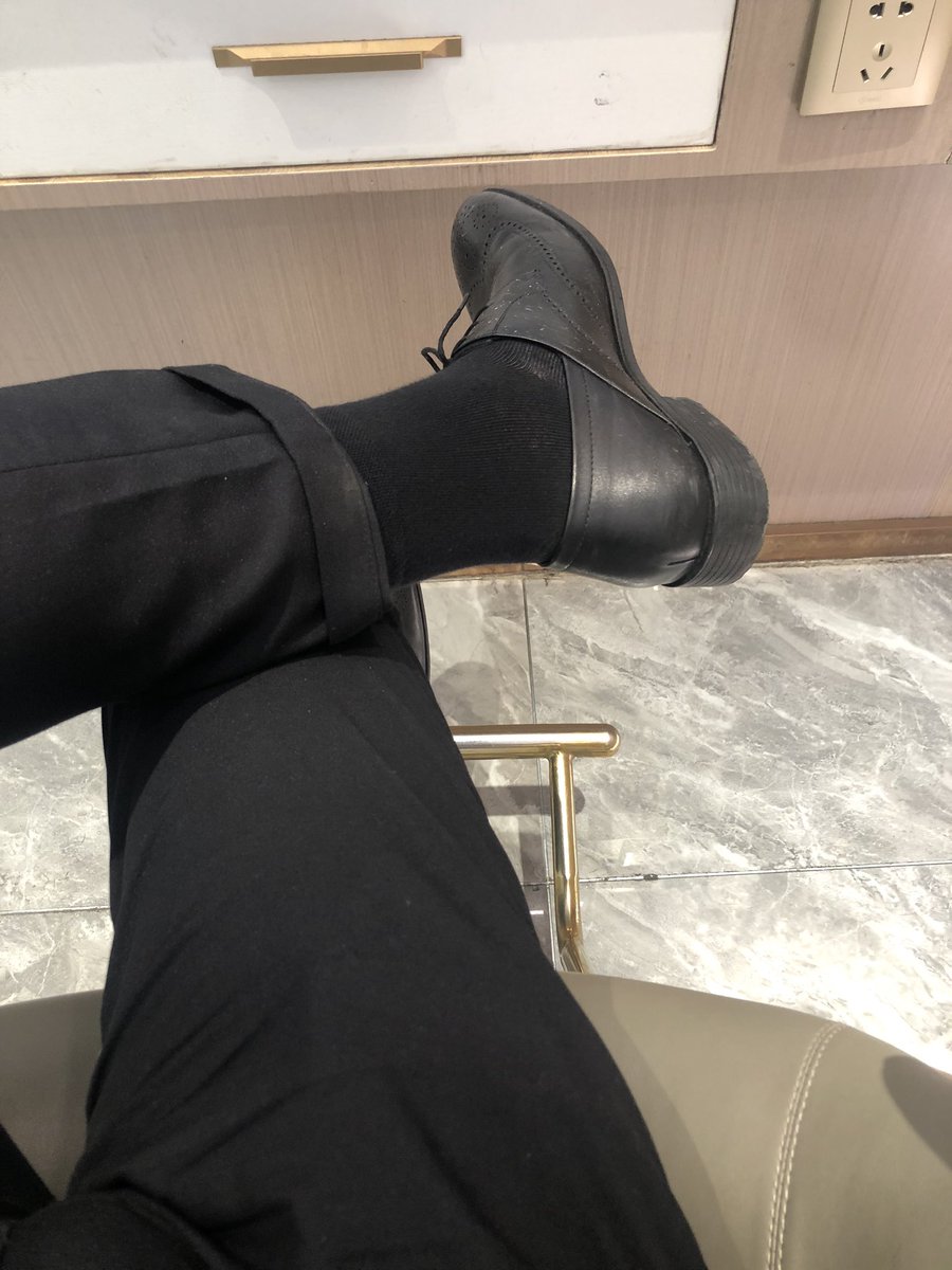 老子到深圳了，深圳的骚逼狗约起来。