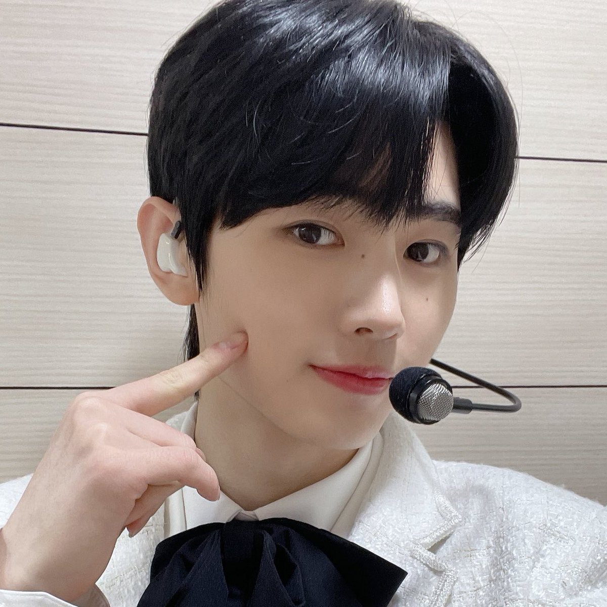 prodshn's tweet photo. so now we cry over poke cheek hoon https://t.co/RhkjlSyI90