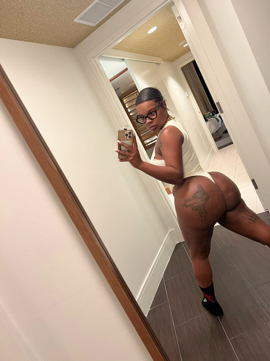 sukihanagoat's tweet photo. If you love sluts subscribe to my onlyfans https://t.co/G990cl977J https://t.co/AR4JbGpmlf