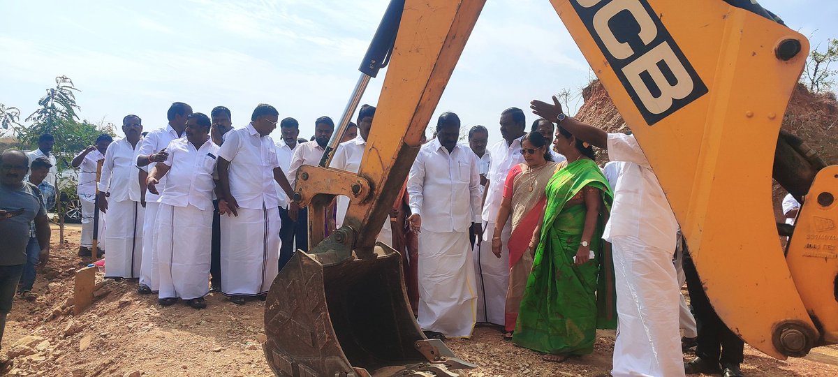 PmkGkm's tweet photo. தர்மபுரி மாவட்ட மக்களின் வேலை வாய்ப்புக்காக நீண்ட நாள் கோரிக்கையான தர்மபுரி தொழில்பேட்டை சிப்காட் தொடக்க விழா 10.3.2023 இன்று காலை தொழில் பூங்கா நிலம் கையகப்படுத்திய இடத்தில் துவங்கப்பட்டபோது... https://t.co/2oyRmdA760