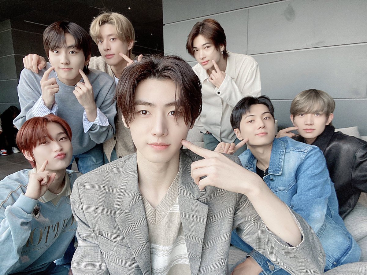 jongsaengmk's tweet image. Always my sevEN 🧡🧡🧡