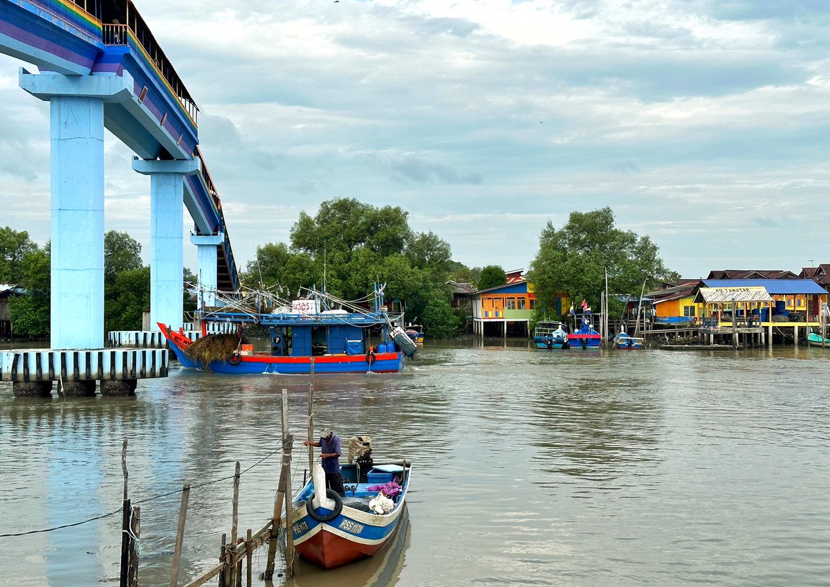 Shamroslee's tweet photo. Exploring Kg Hujung Tanjung, Kuala Perlis, Perlis
#perlisissosmall
#tourismmalaysianorthernregion
#malaysiatrulyasia
#gayatravel https://t.co/KrxtheW2xB