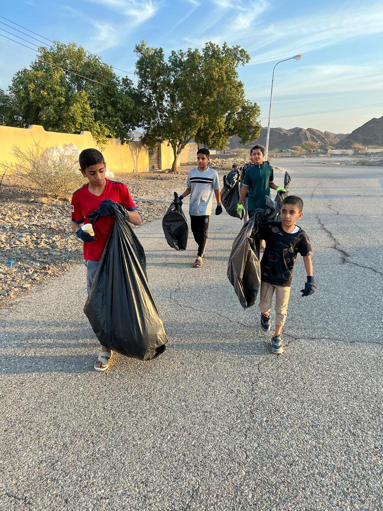 أقامت اللجنة الاجتماعية بالفريق معسكراً لتنظيف البلاد استعداداً لإستقبال الشهر الفضيل وعيد الفطر السعيد وذلك بحضور ٧٠ مشاركاً.