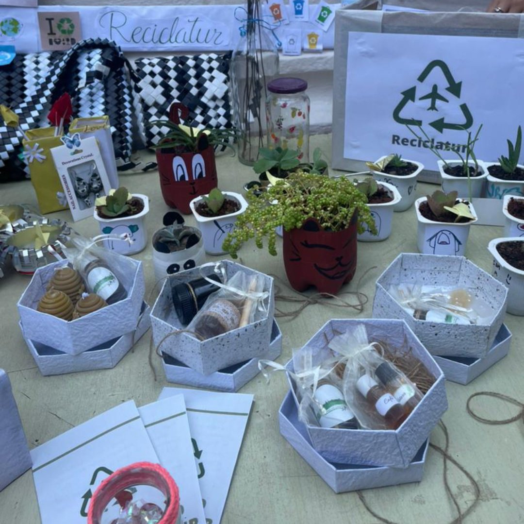 AdyJaim's tweet photo. Enamorada de nuestro proyecto😏💚ReciclaTur ♻️ON
#FTUR ✈️ https://t.co/xal0ngmNUO