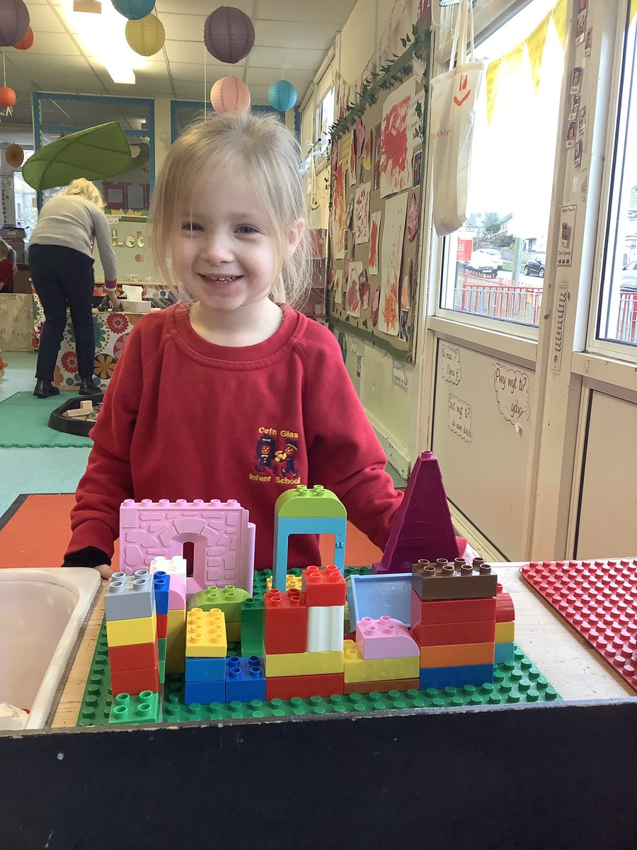CGI_Nursery's tweet photo. We think we’ve got some budding architects in our nursery 👍 👏🏽👏🏽👏🏽Fabulous buildings 🧱🌉🏰 #CGIMATHS #CGISCI #EXARTS #enterprisingcreativecontributors https://t.co/2Q4BeqAoe3